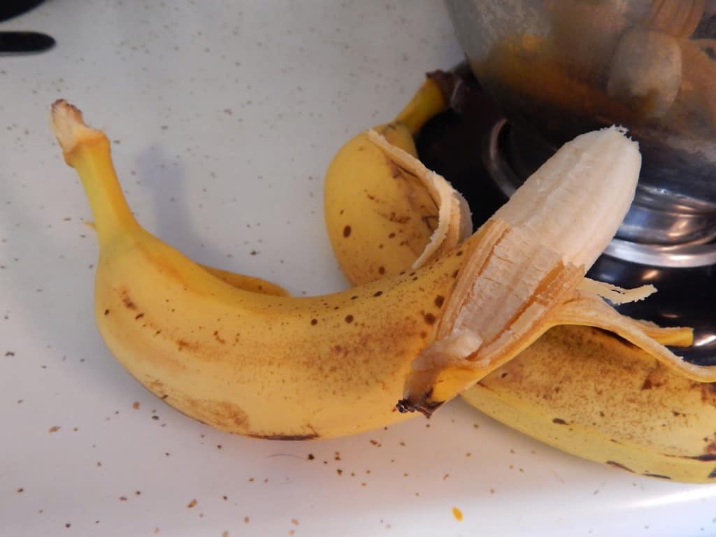 Banana Bread Recipe peel bananas from the end
