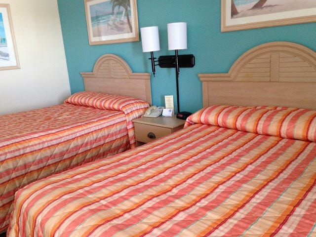  Castaway Bay  guest room beds