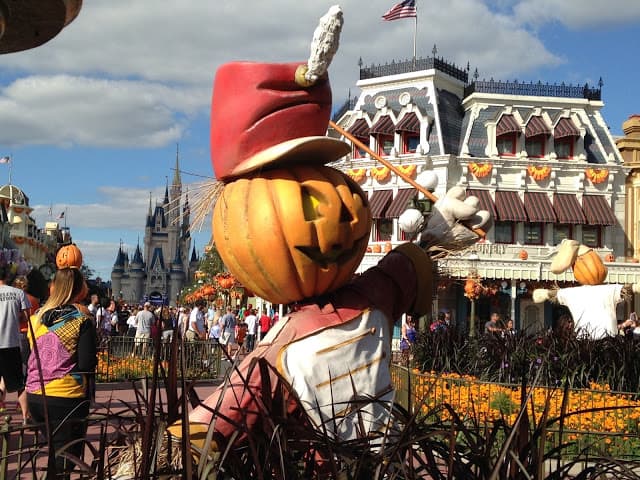 Mickey's Not-So-Scary Halloween Party scarecrow