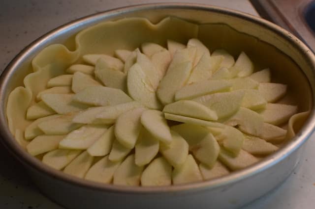 apples slices in pan