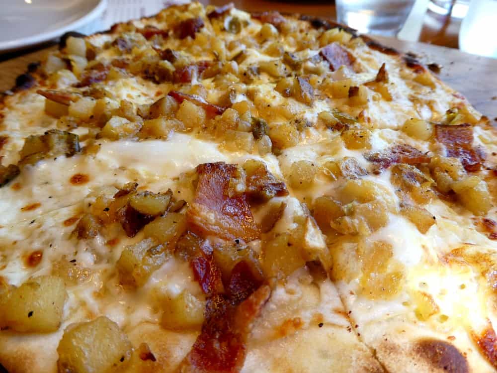 TR Fire Grill Breakfast flatbread