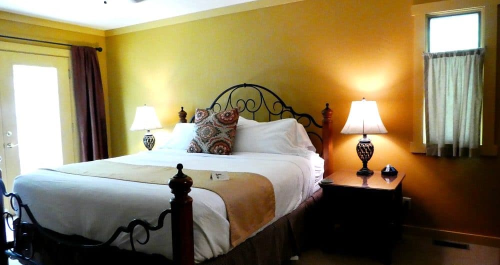 Glenlaurel King Bed