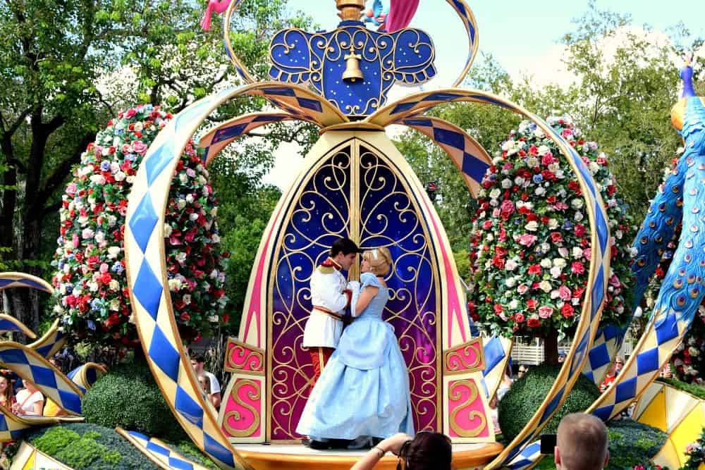 15 Best Disney World Parades and Shows - Sand and Snow