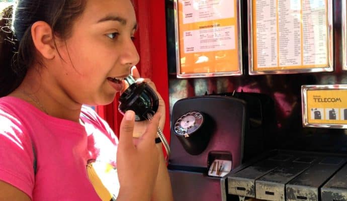 Wizarding World of Harry Potter Minitstry of Magi phone booth