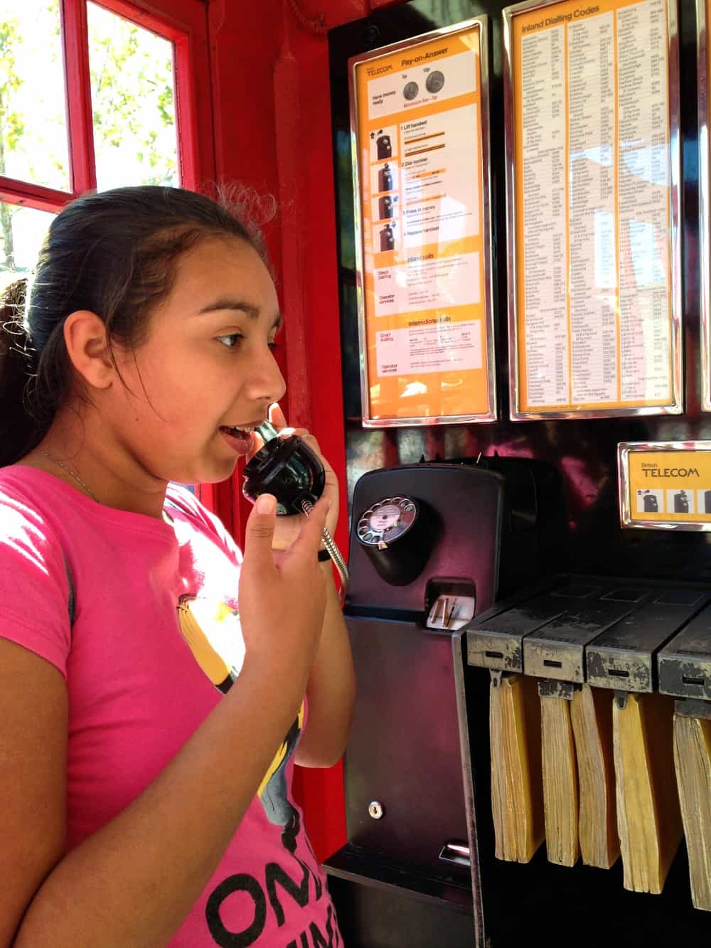 Wizarding World of Harry Potter Minitstry of Magi phone booth