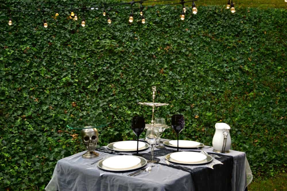 Outdoor Halloween Tablescape