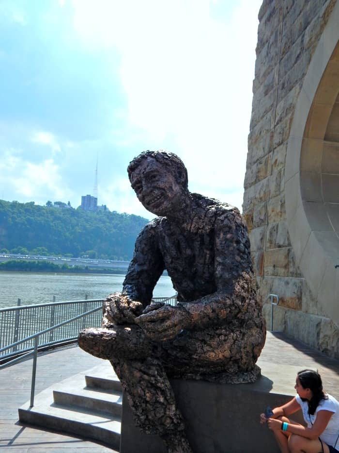 Fred Rogers statue