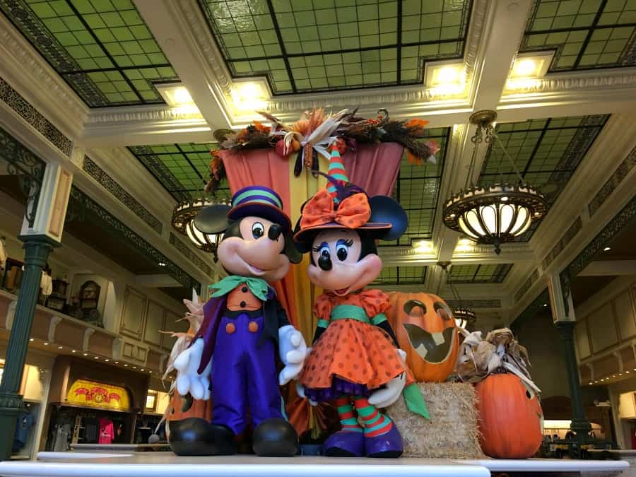 Mickey's Not-So-Scary Halloween Party 2017 Mickey and Minnie
