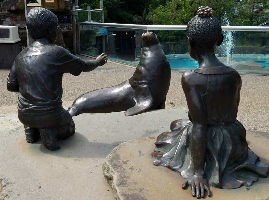 Pittsburgh Zoo bronze statue