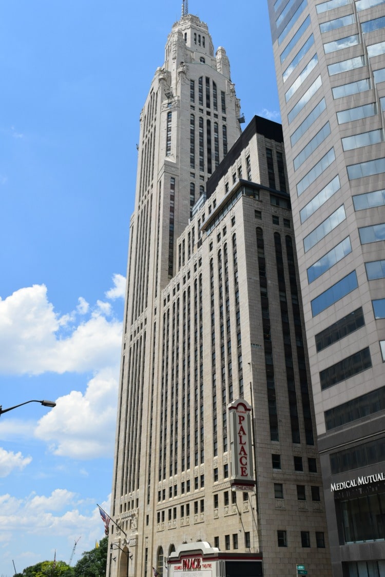 The LeVeque tower in Columbus, Ohio. The Hotel LeVeque occupies floors 5-10. 