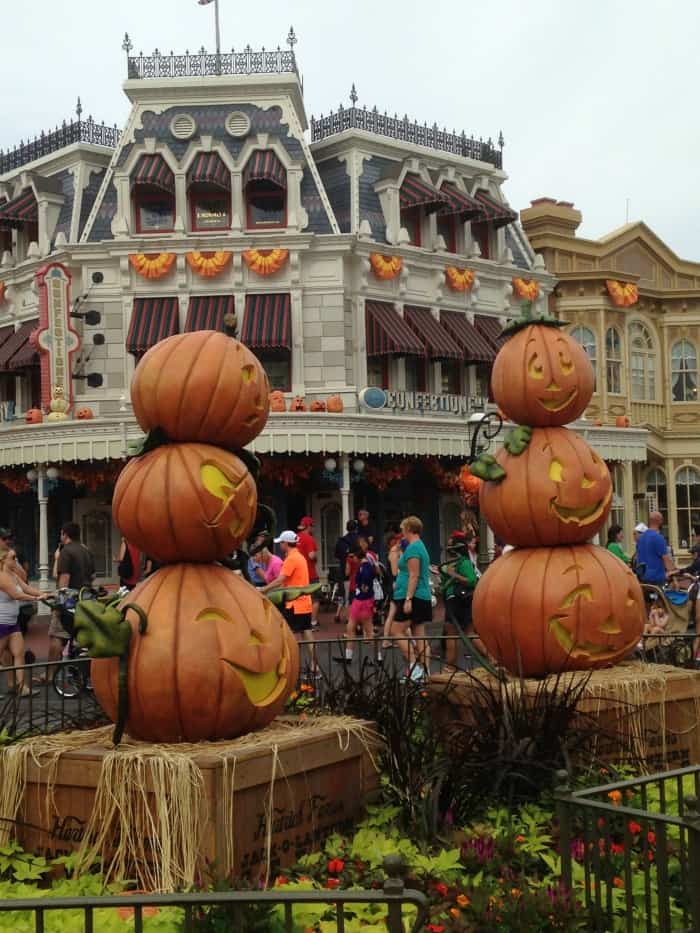 Mickey's Not-So-Scary Halloween Party hacks: Jack-o-lanterns in Magic Kingdom