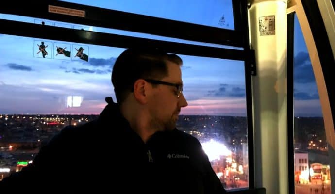 Niagara Falls Fun Pass: Niagara Skywheel at night.