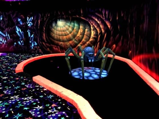 Niagara Falls Fun Pass: Wizards' Golf and a giant spider