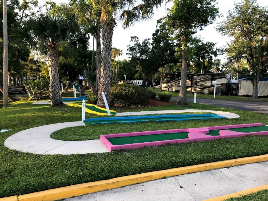 Tropical Palms RV Resort and Campground: mini golf
