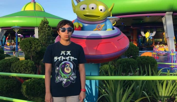 An alien photo op in Toy Story Land. 