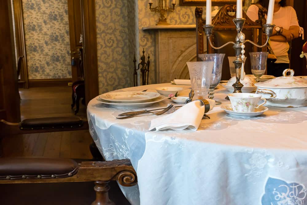 love everything about this table setting in the National First Ladies' Library & First Ladies National Historic Site. 