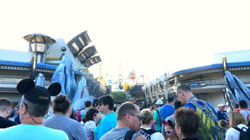 How to NOT be an annoying guest at Disney parks: crowds