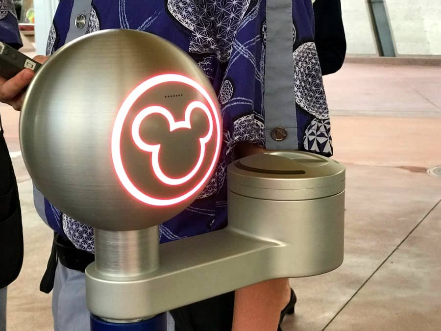 how to NOT be an annoying guest at Disney parks: Fastpass manners