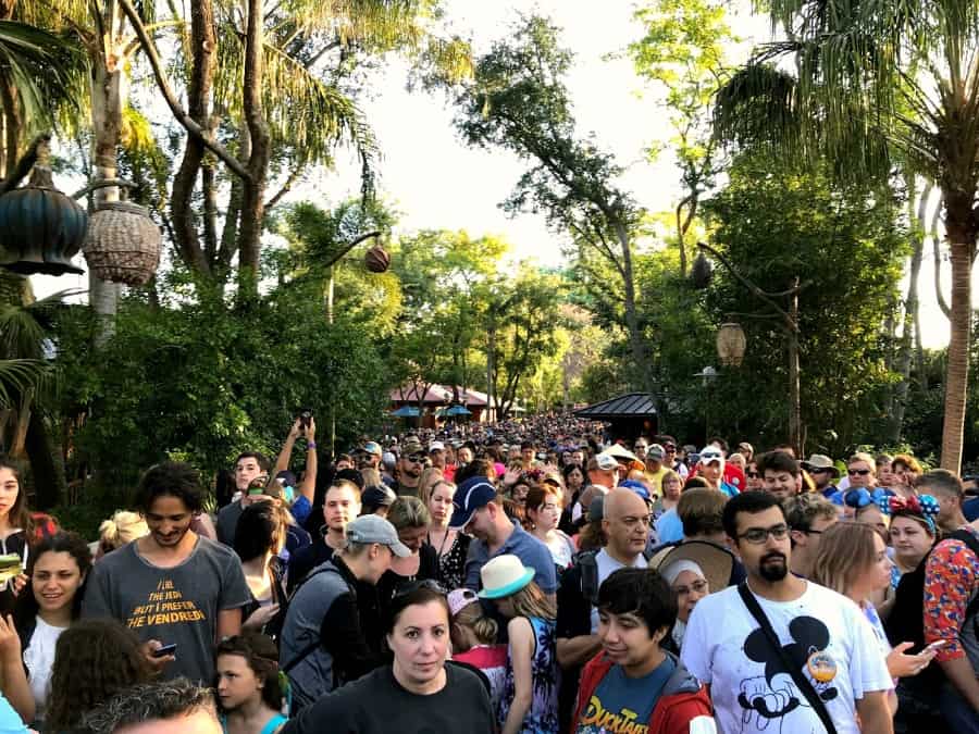 How to NOT be an annoying guest at Disney parks: don't run. 