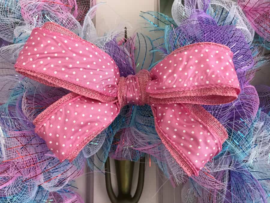 Minnie DIY Disney Easter Wreath: making the bow