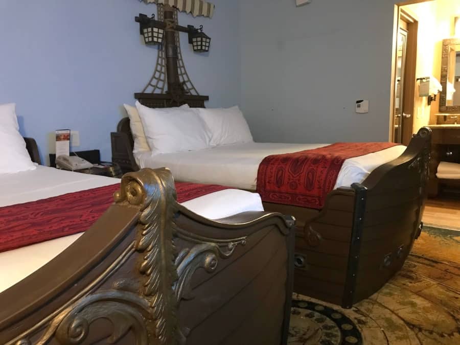 perks of resort hopping at disney world caribbean beach pirate room beds