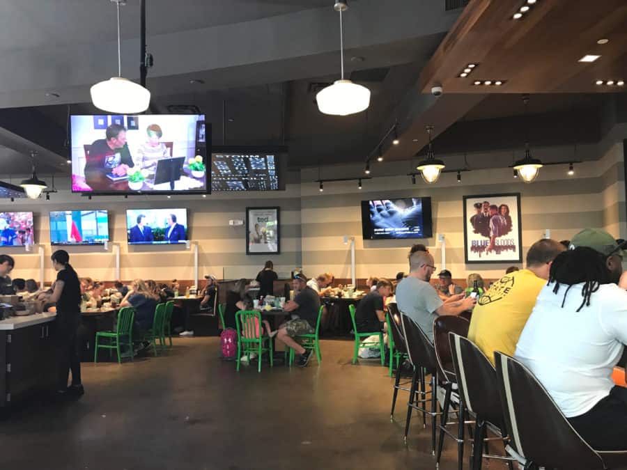 Wahlburgers Pittsburgh Robinson: Interior