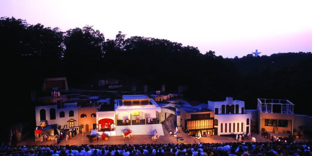Fun things to do in Eureka Springs in Summer with Kids: Great Passion Play