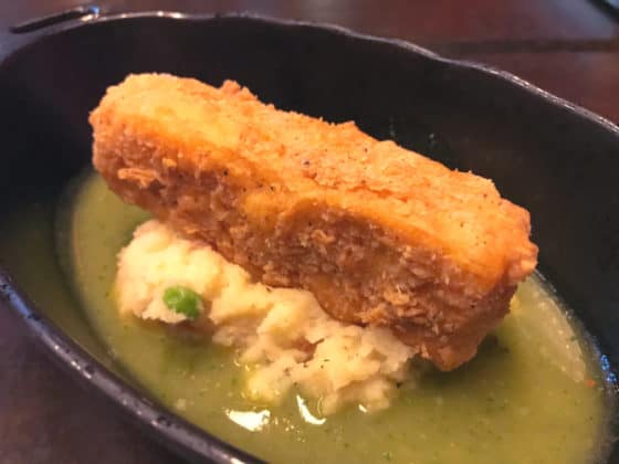 Best quick service restaurants at Disney World tips for Star Wars: Galaxy's Edge at Disney World - Fried Endorian Tip Yip at Docking Bay 7