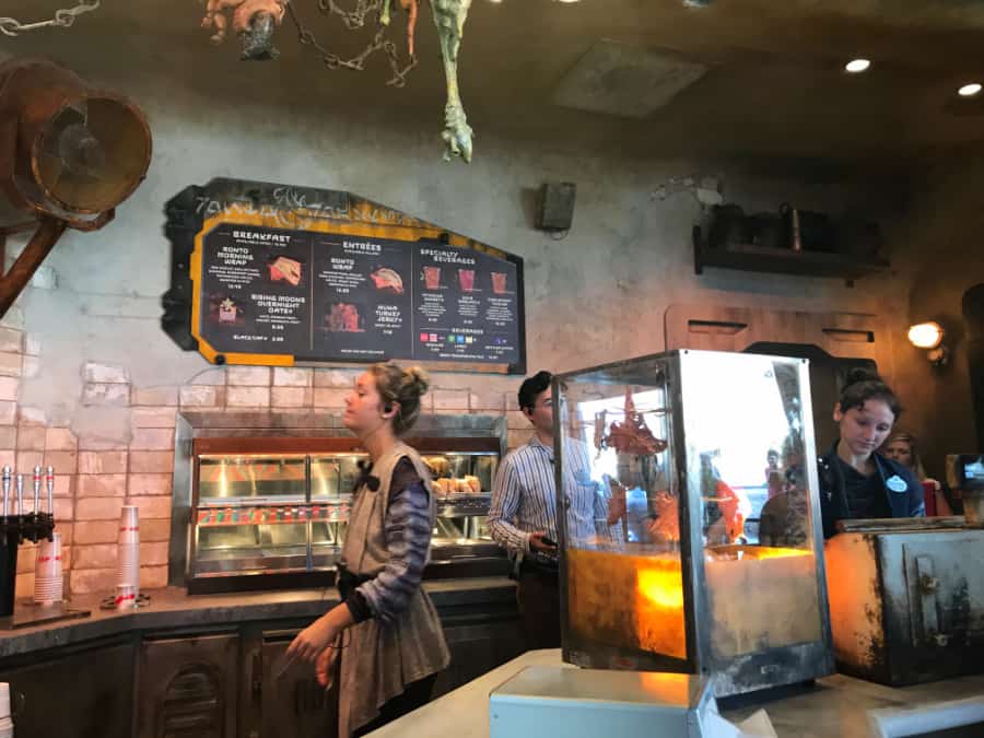 tips for Star Wars: Galaxy's Edge at Disney World - Dining at Ronto Roasters