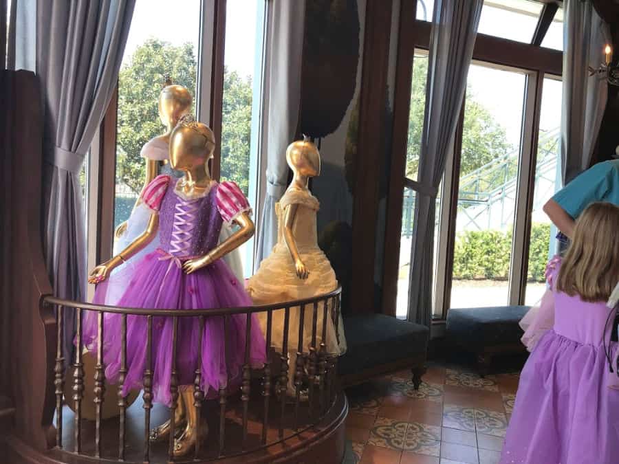 which Bibbidi Bobbidi Boutique is better: Disney Springs