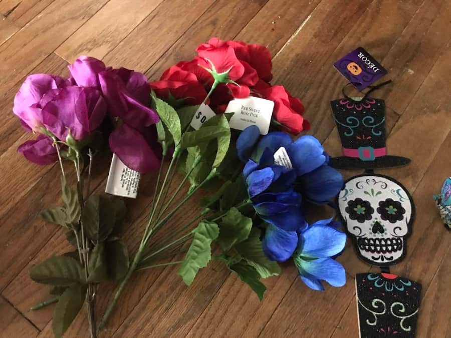 Day of the Dead Wreath DIY: Flowers and decorations