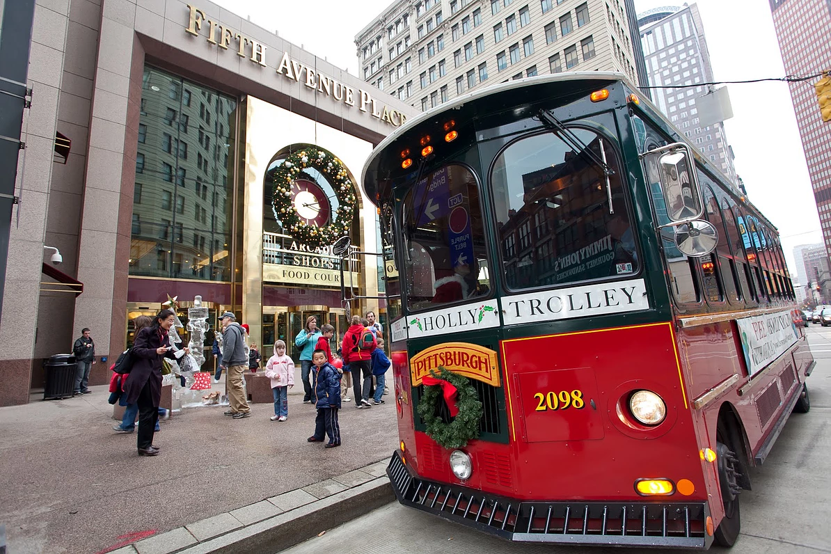 Free things to do in Pittsburgh during the holidays: Holly Trolley