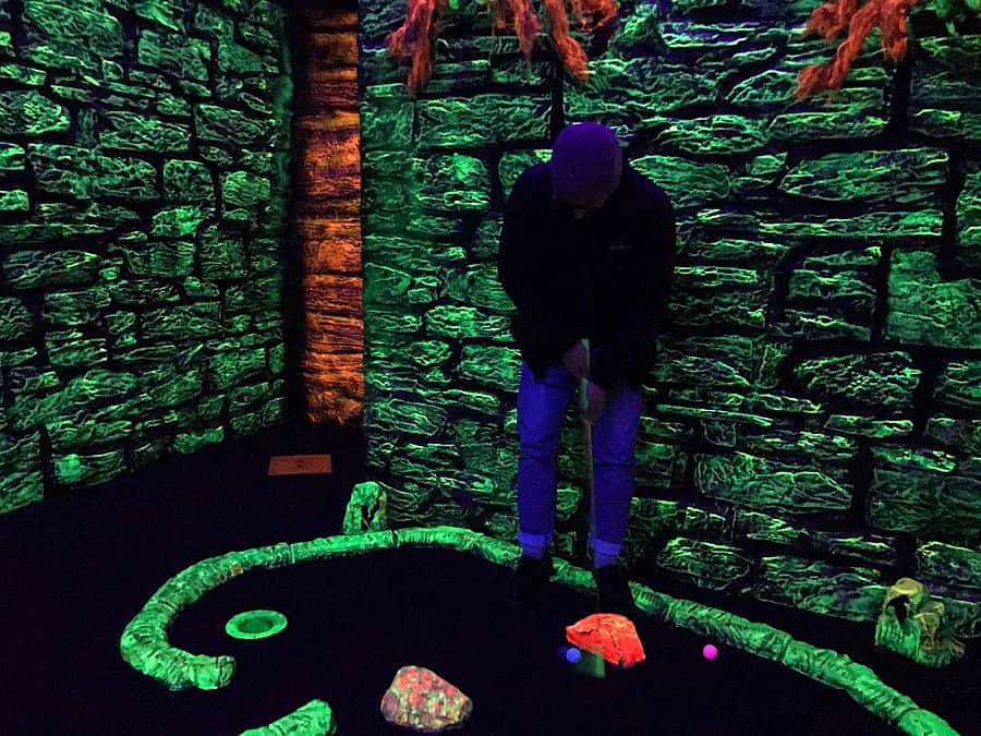 romantic getaway in Sandusky, Ohio: ghostly manor thrill center