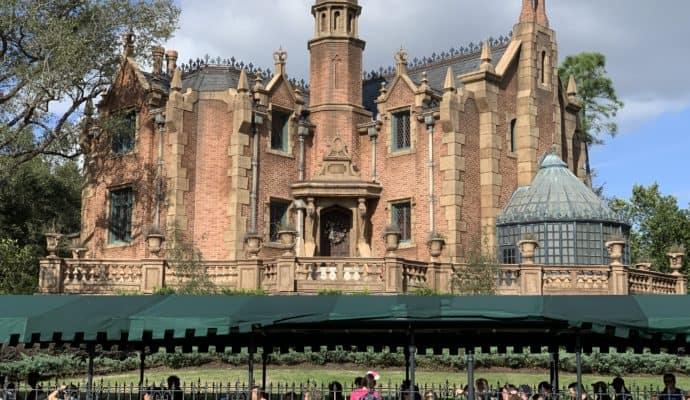 Disney lines with kids: Haunted Mansion interactive queue