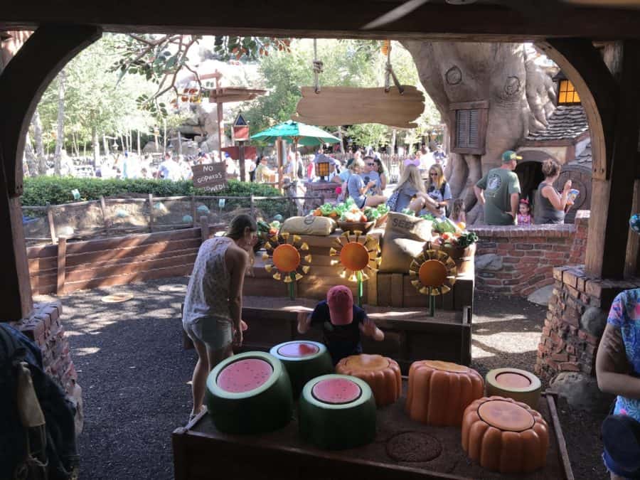 Disney lines with Kids: The Many Adventures of Winnie the Pooh interactive queue at Magic Kingdom