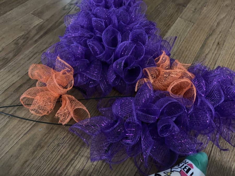 Minnie Witch Hat Wreath DIY adding bottom layer scaled e1597615377481