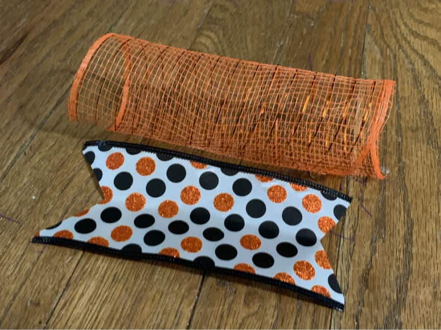 Minnie Witch Hat Wreath DIY orange mesh polka dot ribbon
