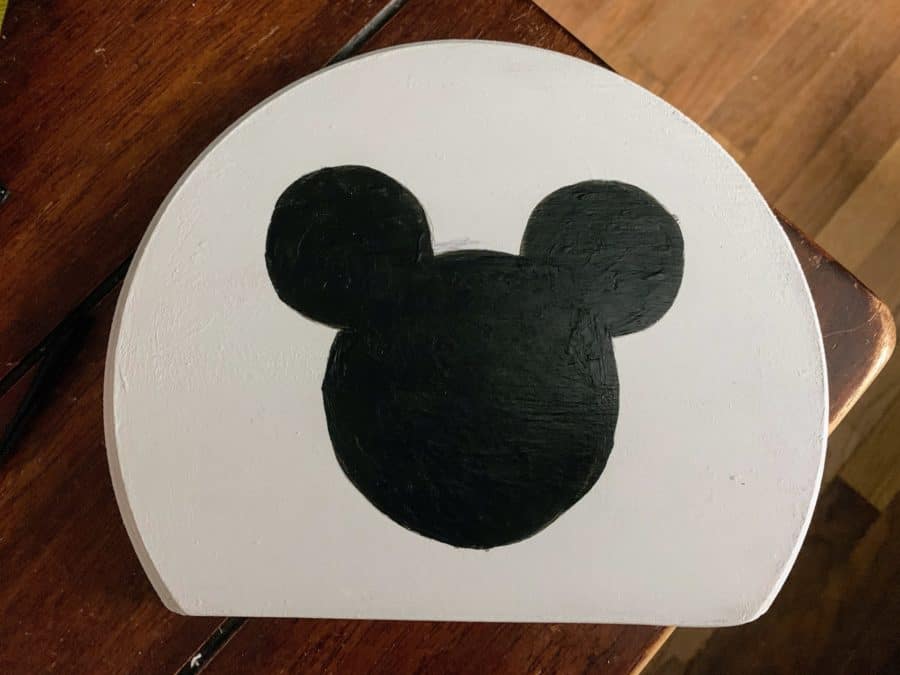 How to make a Disney ear holder -painting on the Mickey head