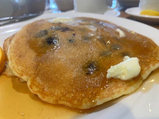 punderson manor review dining breakfast blueberry pancakes