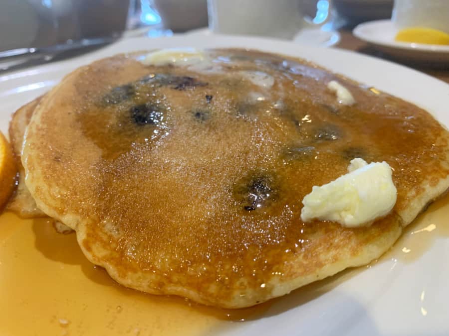 punderson manor review dining breakfast blueberry pancakes