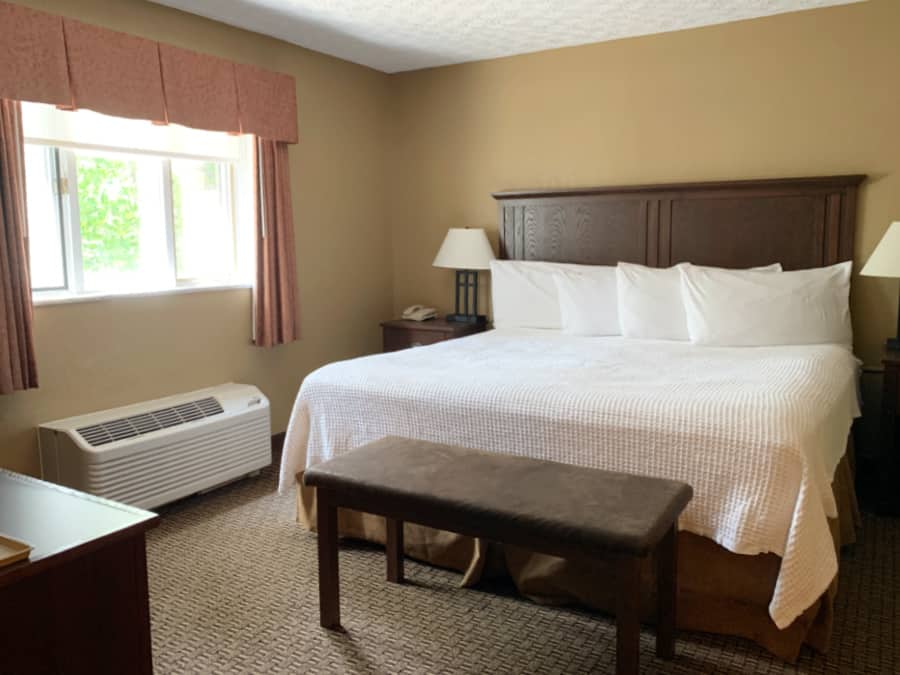 burr oak lodge king suite