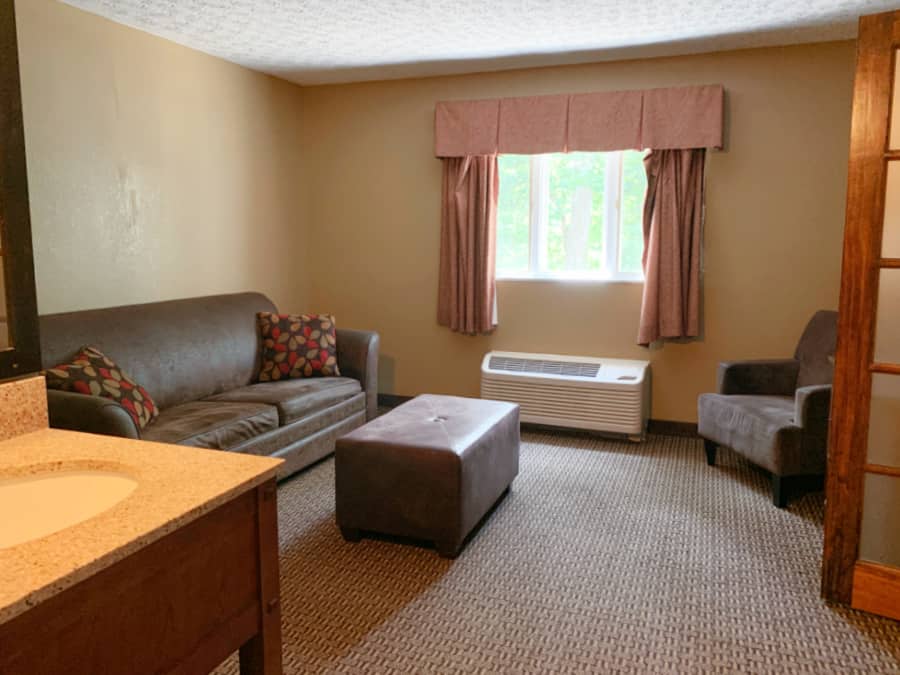 burr oak lodge suites