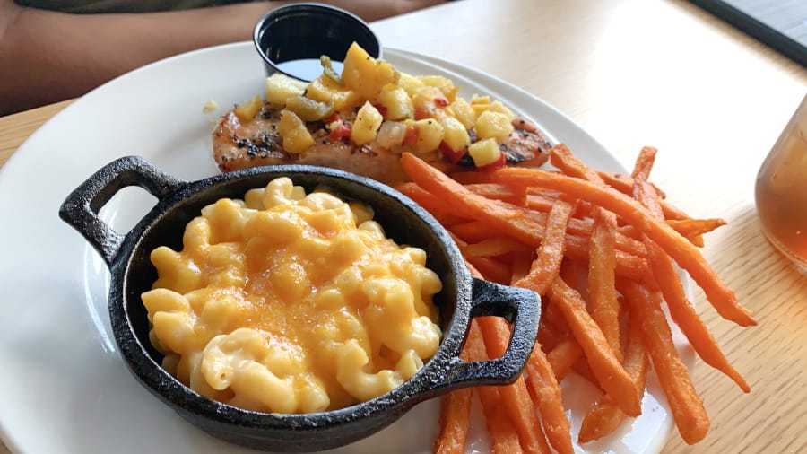 shawnee lodge dining mac and cheese sweet potato fries