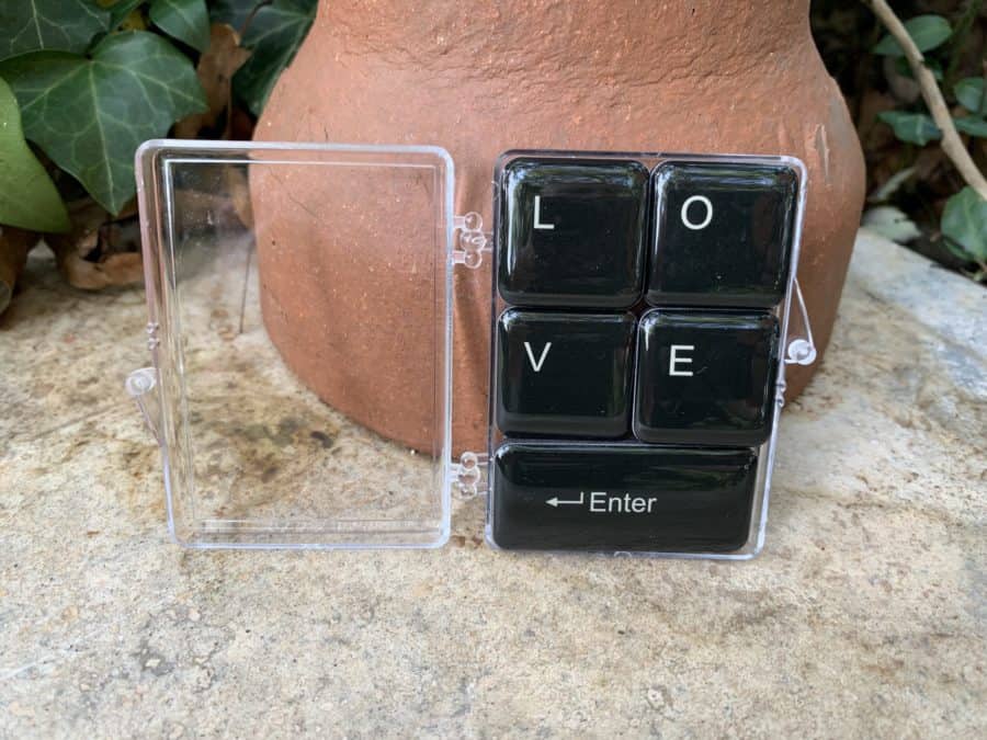 personalized wedding favors -keyboard love magnets
