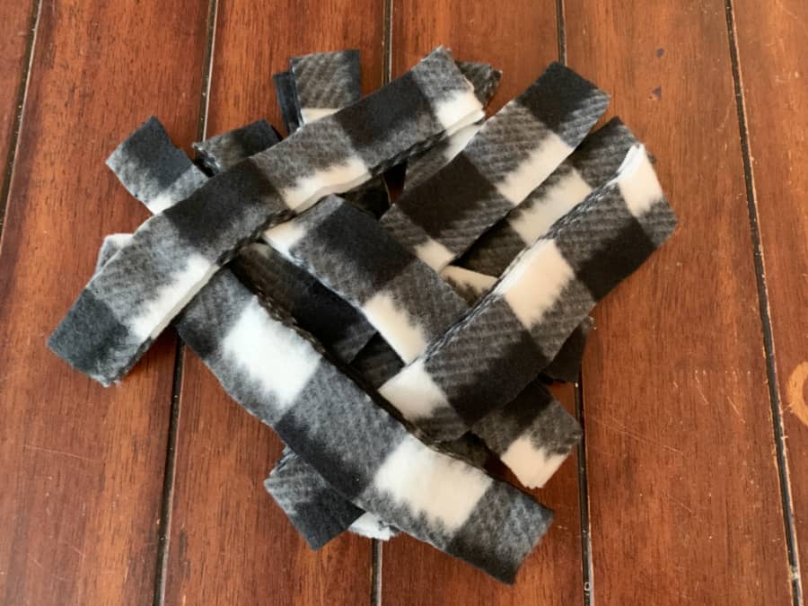 DIY Buffalo Check rag garland strips