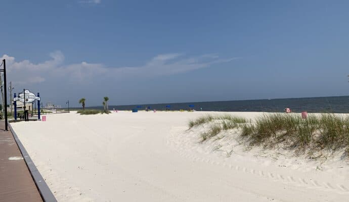 how to have a perfect Biloxi girls getaway Boardwalk shopping