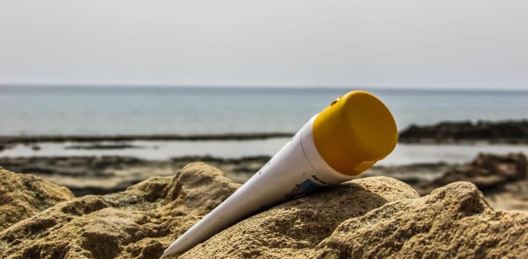 6-tips-for-wearing-sunscreen-bottle-in-sand