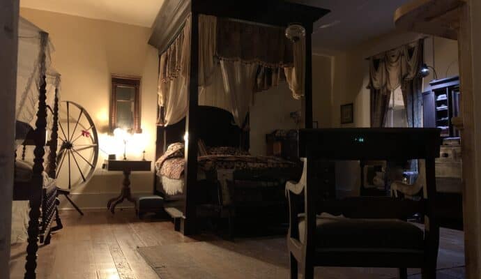 Vicksburg Girls Getaway - McRaven Haunted tour bedroom
