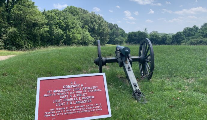 Vicksburg Girls Getaway - Vicksburg Military Park cannon