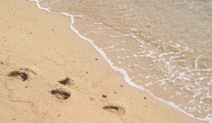 11 Ways to Enjoy Setouchi, Japan feet prints in sand on Setouchi